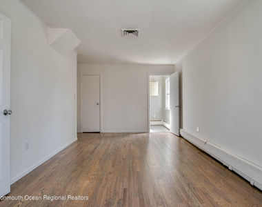 109 E River Road - Photo Thumbnail 15