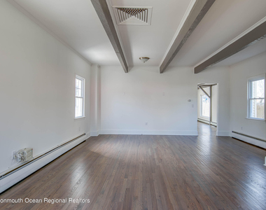 109 E River Road - Photo Thumbnail 5