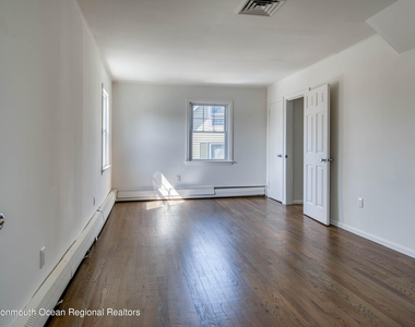 109 E River Road - Photo Thumbnail 14