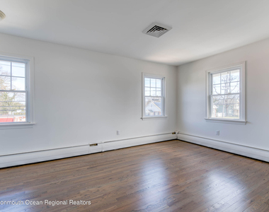 109 E River Road - Photo Thumbnail 17