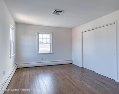109 E River Road - Photo Thumbnail 19