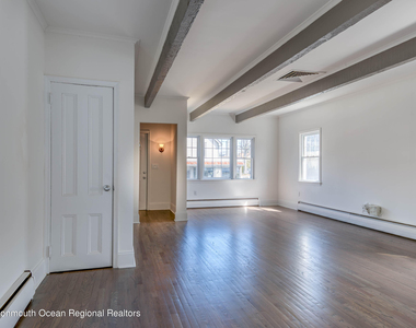 109 E River Road - Photo Thumbnail 4