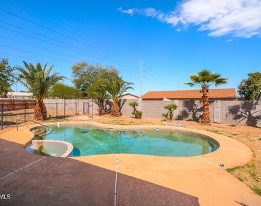 5716 S Roberts Road - Photo Thumbnail 13