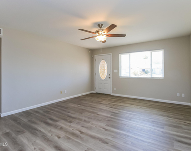5716 S Roberts Road - Photo Thumbnail 1