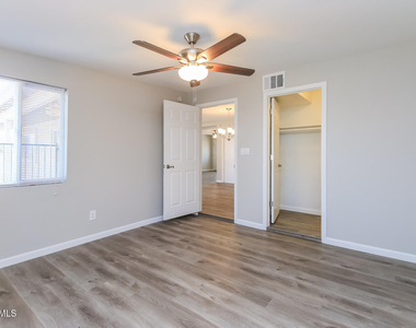 5716 S Roberts Road - Photo Thumbnail 6