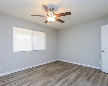 5716 S Roberts Road - Photo Thumbnail 11