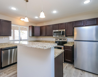 5716 S Roberts Road - Photo Thumbnail 5