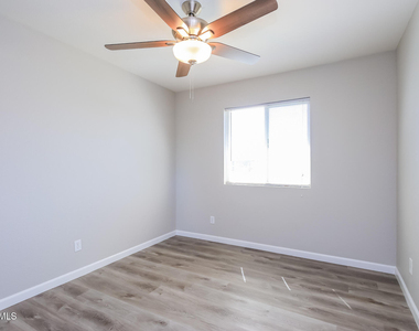 5716 S Roberts Road - Photo Thumbnail 9