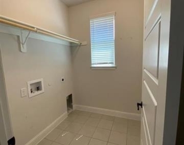 1554 Tyler Street - Photo Thumbnail 12