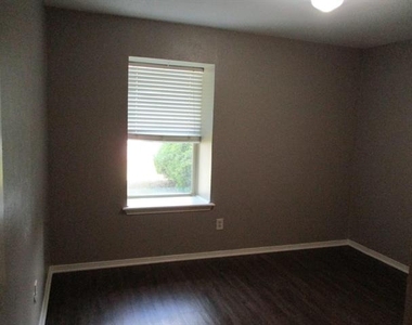 912 Shell Court - Photo Thumbnail 10