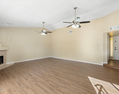 4043 W Sweetwater Avenue - Photo Thumbnail 5