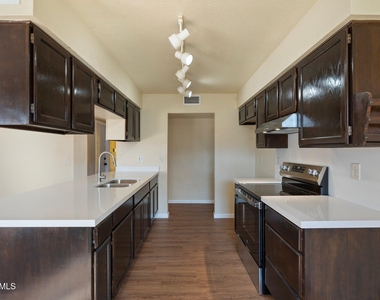 4043 W Sweetwater Avenue - Photo Thumbnail 4