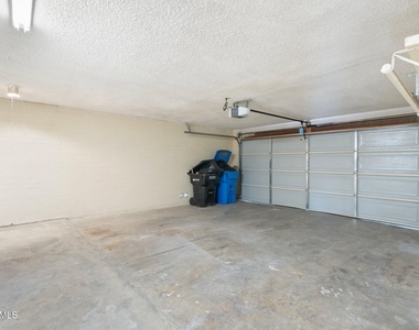 4043 W Sweetwater Avenue - Photo Thumbnail 16