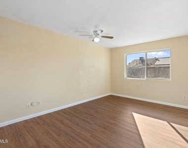 4043 W Sweetwater Avenue - Photo Thumbnail 14