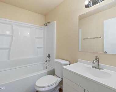 4043 W Sweetwater Avenue - Photo Thumbnail 15