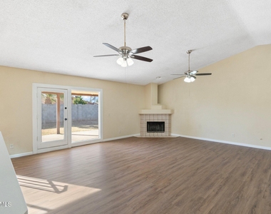 4043 W Sweetwater Avenue - Photo Thumbnail 1