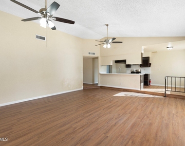 4043 W Sweetwater Avenue - Photo Thumbnail 2