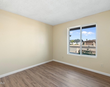 4043 W Sweetwater Avenue - Photo Thumbnail 12