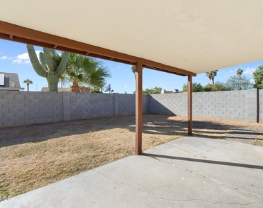 4043 W Sweetwater Avenue - Photo Thumbnail 17