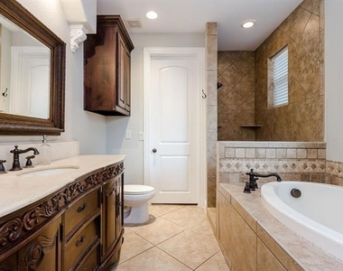 3817 Bowser Avenue - Photo Thumbnail 2