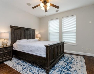 3817 Bowser Avenue - Photo Thumbnail 26
