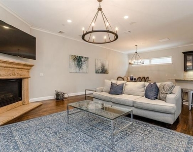 3817 Bowser Avenue - Photo Thumbnail 11