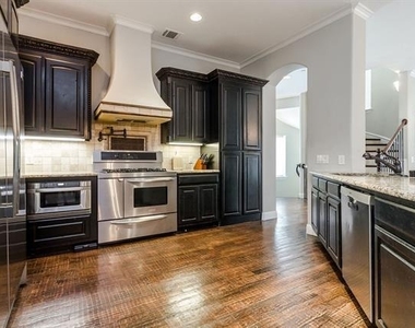 3817 Bowser Avenue - Photo Thumbnail 20