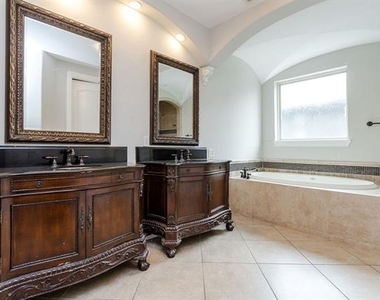 3817 Bowser Avenue - Photo Thumbnail 32