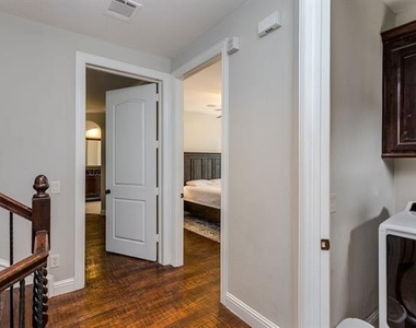 3817 Bowser Avenue - Photo Thumbnail 24