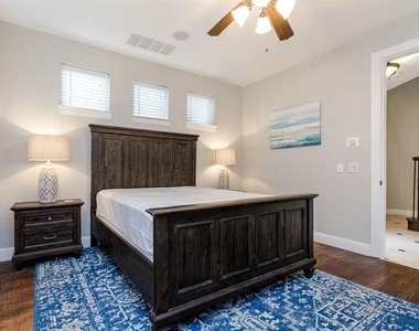 3817 Bowser Avenue - Photo Thumbnail 1