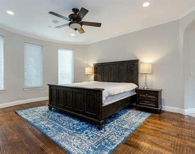 3817 Bowser Avenue - Photo Thumbnail 30
