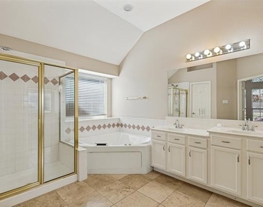 2517 Vail Drive - Photo Thumbnail 8