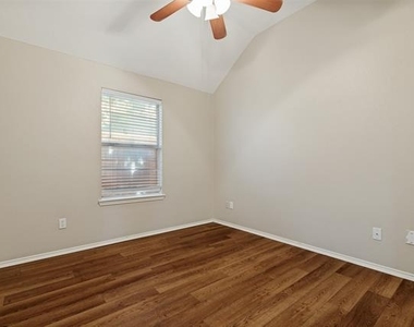 2517 Vail Drive - Photo Thumbnail 9