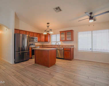 15614 N 34th Street - Photo Thumbnail 6