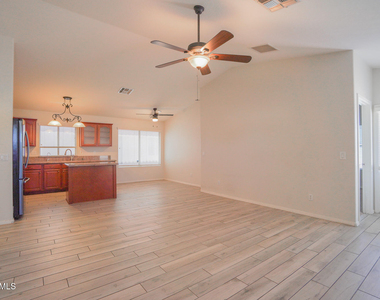 15614 N 34th Street - Photo Thumbnail 2
