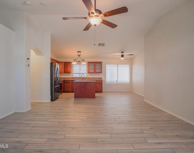 15614 N 34th Street - Photo Thumbnail 3