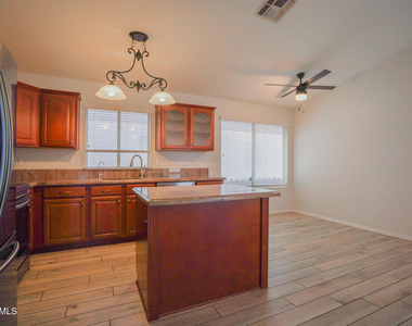 15614 N 34th Street - Photo Thumbnail 5