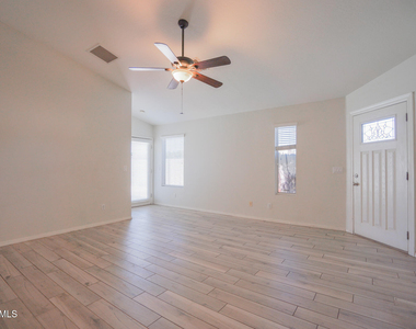 15614 N 34th Street - Photo Thumbnail 4