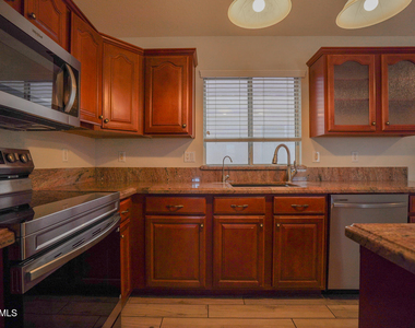 15614 N 34th Street - Photo Thumbnail 9