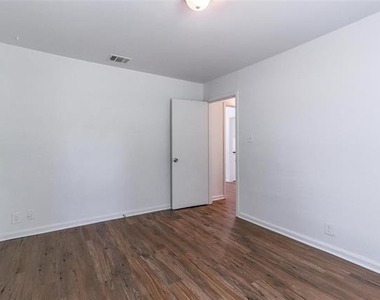 2622 W Johnson Street - Photo Thumbnail 4
