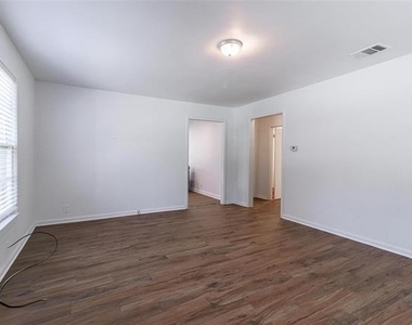2622 W Johnson Street - Photo Thumbnail 3