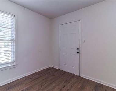 2622 W Johnson Street - Photo Thumbnail 6