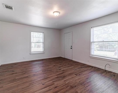 2622 W Johnson Street - Photo Thumbnail 1