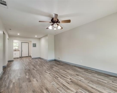 2210 Manor Street - Photo Thumbnail 9