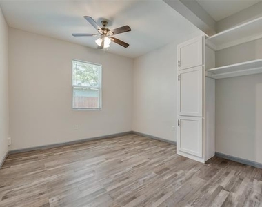 2210 Manor Street - Photo Thumbnail 3