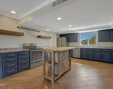 6914 E Highland Road - Photo Thumbnail 10