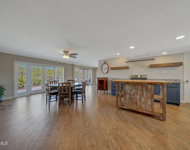 6914 E Highland Road - Photo Thumbnail 7