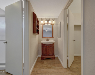 6914 E Highland Road - Photo Thumbnail 18