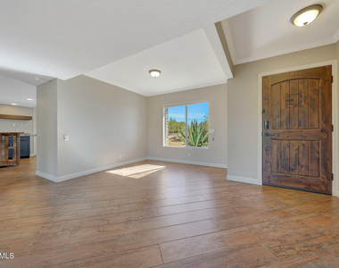 6914 E Highland Road - Photo Thumbnail 6