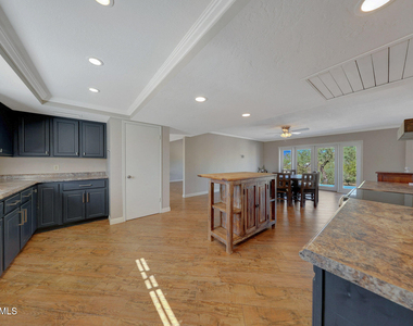 6914 E Highland Road - Photo Thumbnail 11